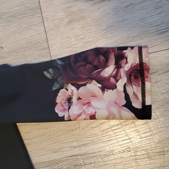 (3 for $25) Floral print tights - Picture 2 of 4